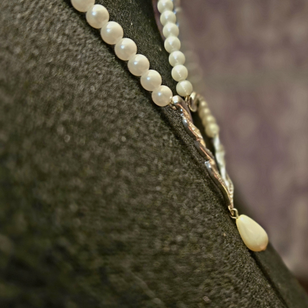 Elegant Vintage AVON "Pearlesque" Teardrop Necklace & Bracelet Set - Picture 5 of 9
